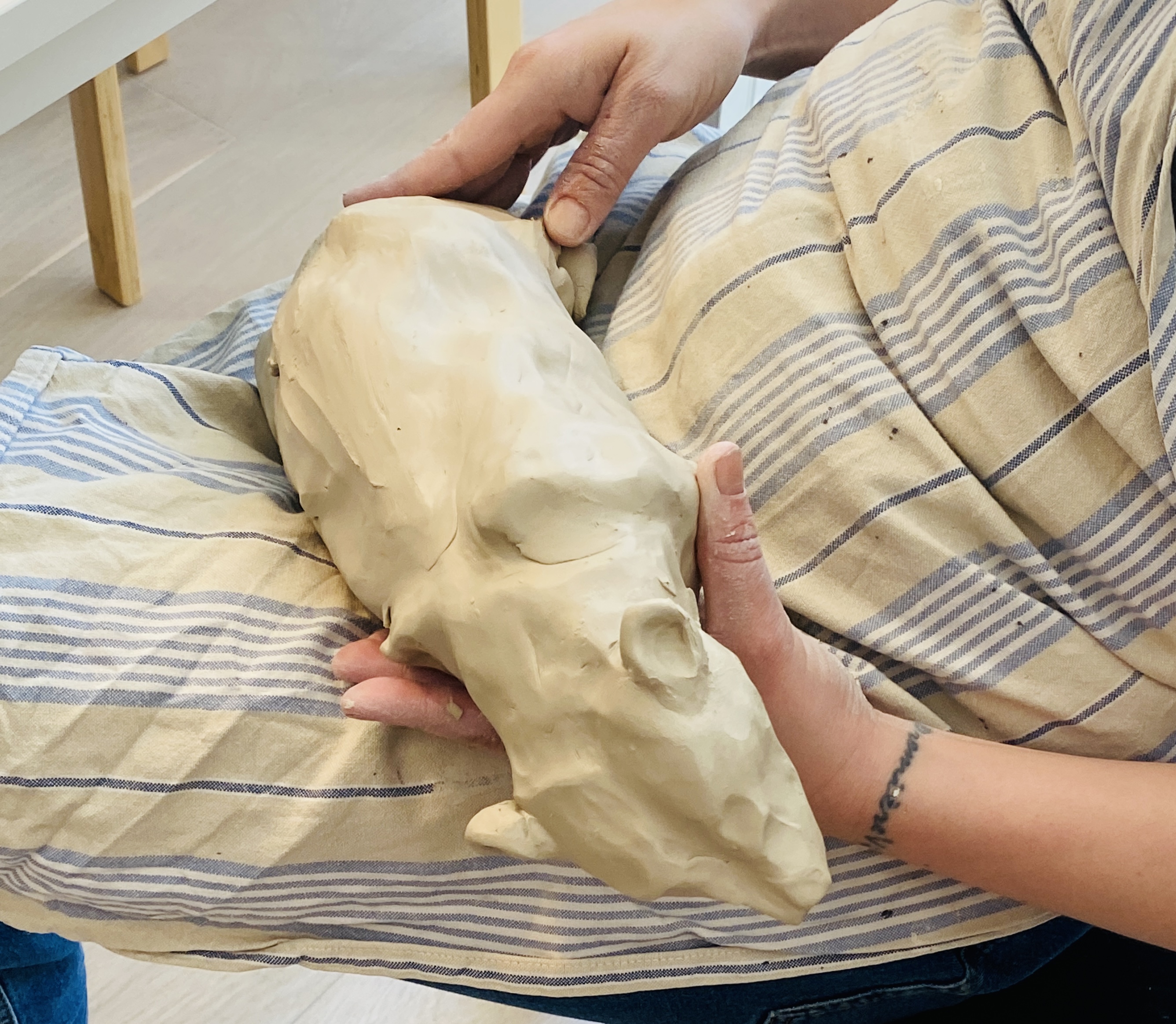 Skulpturarbejde i Formningsværkstedet